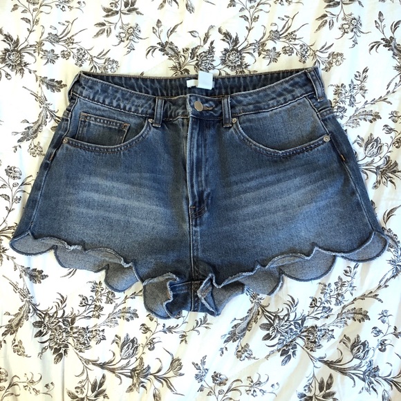 H&M Denim - H&M scalloped denim shorts (US size 10)